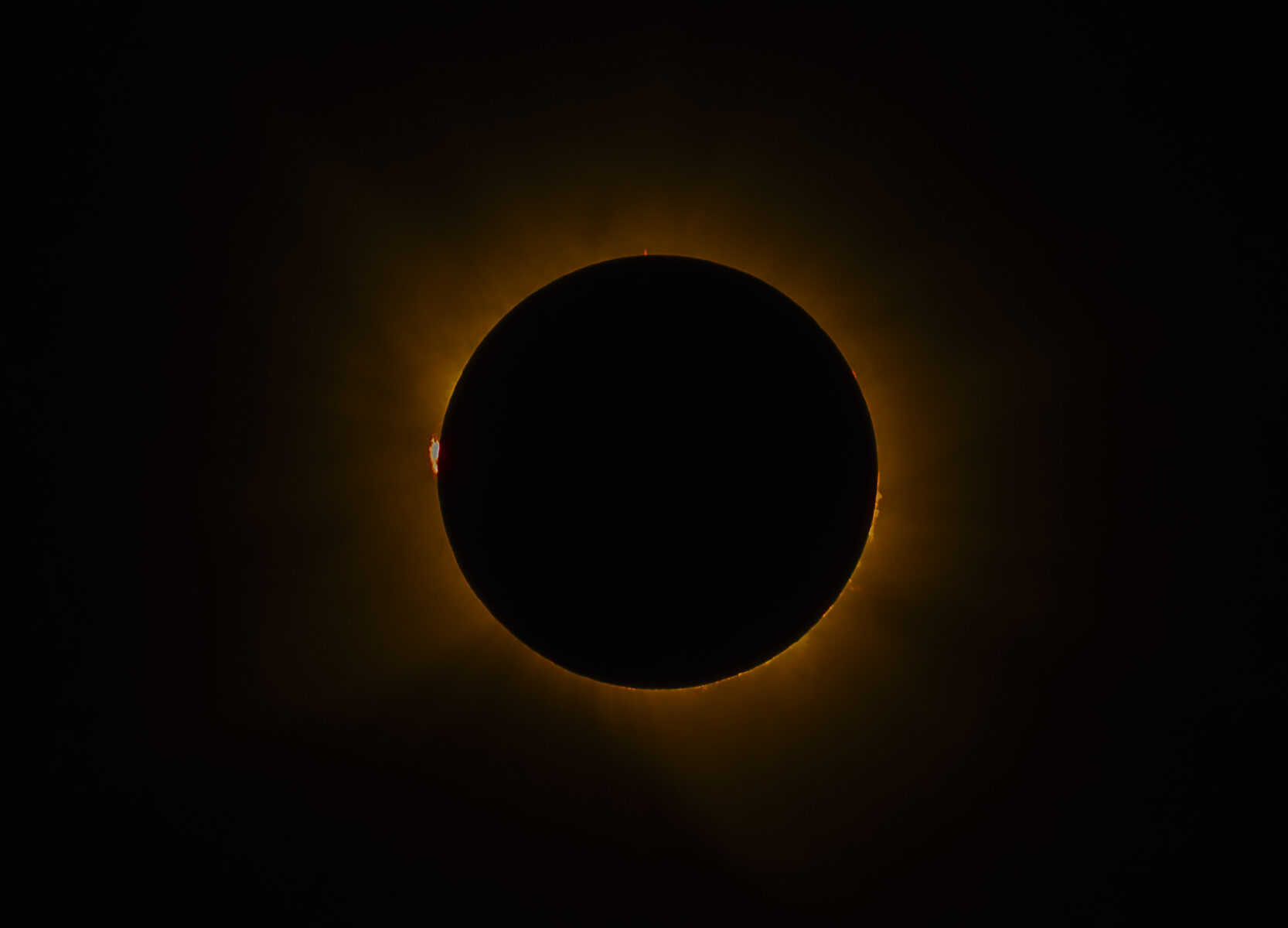 La Totalidad del Eclipse Solar del 12 de Agosto de 2026 con Corona Solar Completa